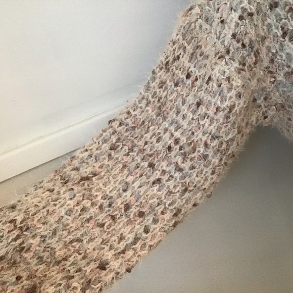 Hem & Thread Oatmeal Confetti Speckled Eyelash Sweater with Bishop Sleev… - Picture 4 of 14